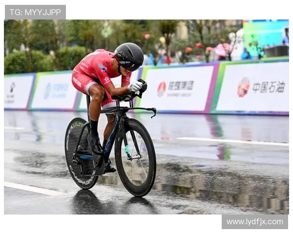 自行车选手比赛中的爆发点